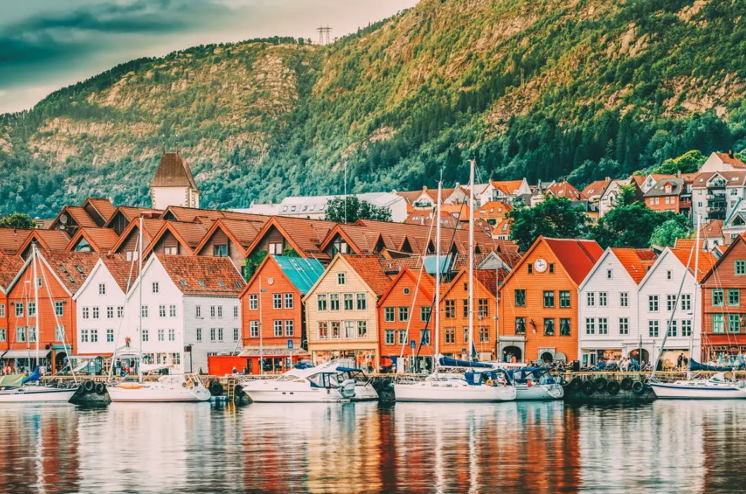 NORVEGE-DU-SUD-EN-TRAIN-ET-EN-BATEAU-BERGEN-VUE-LA-ROCHELLE-VOYAGES