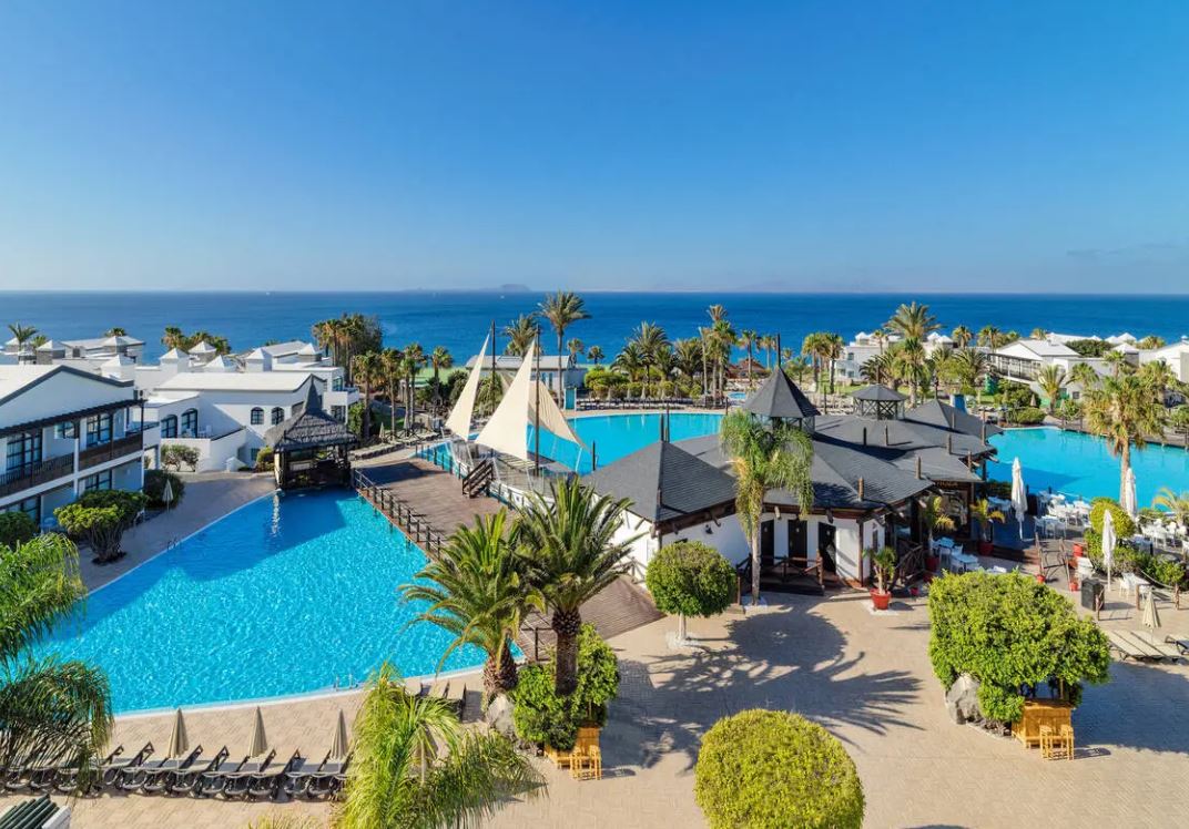la-rochelle-voyages-lanzarote-h10-rubicon-palace-piscine
