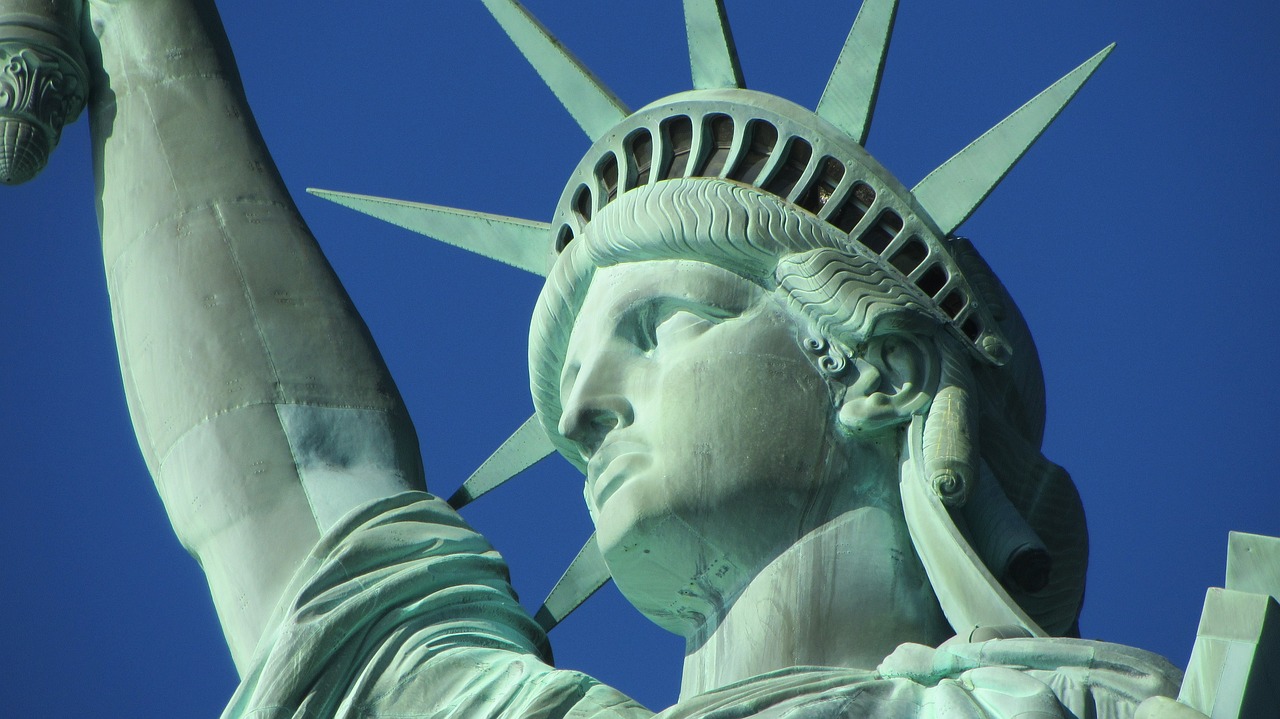 statue-of-liberty-au-coeur-de-l'est-en-train-la-rochelle-voyages
