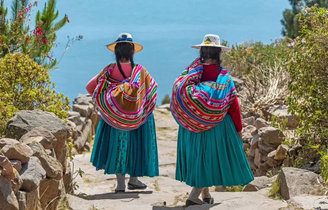 lac-titicaca-habitant-perou-authentique-la-rochelle-voyages