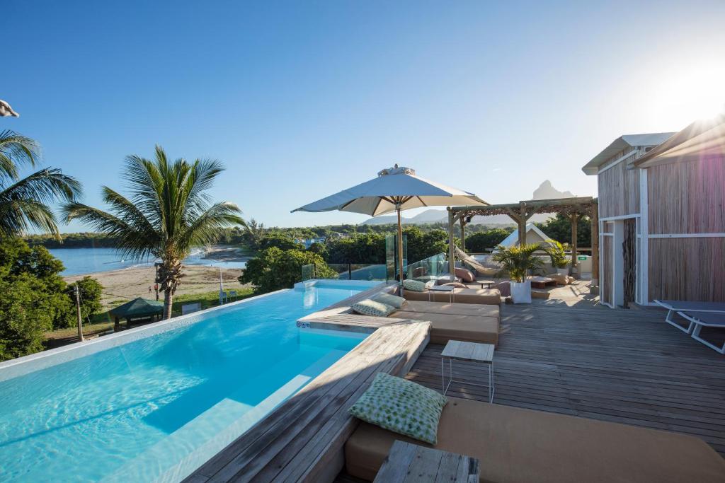 verande-tamarin-piscine-la-rochelle-voyages