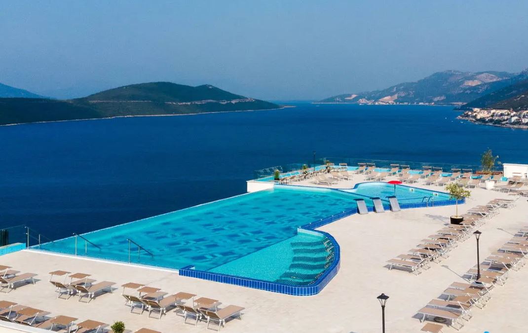 grand-hotel-neum-piscine-la-rochelle-voyages