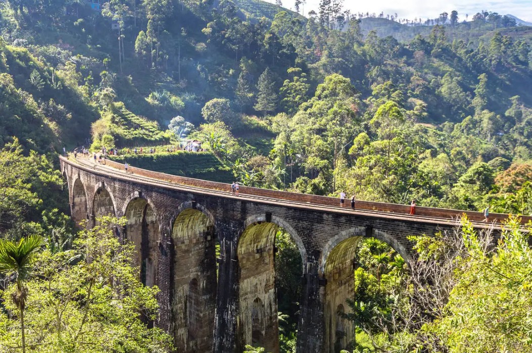 LA-ROCHELLEE-VOYAGES-SPLENDEURS-INSOLITES-DE-CEYLAN-ELLA