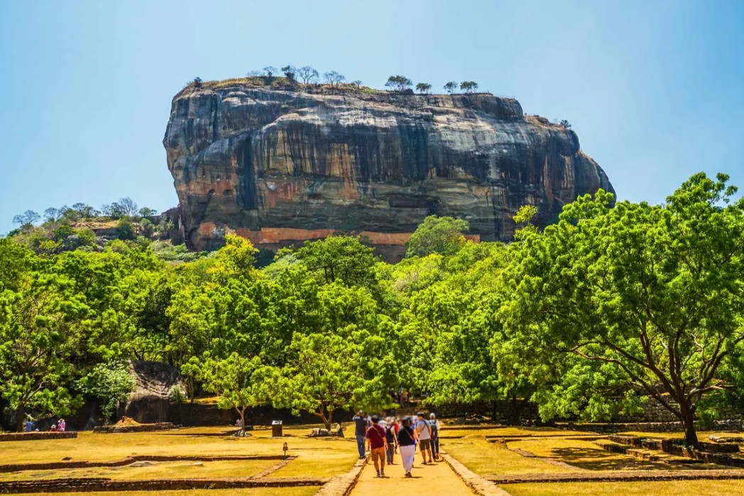 LA-ROCHELLEE-VOYAGES-SPLENDEURS-INSOLITES-DE-CEYLAN-SIGIRIYA