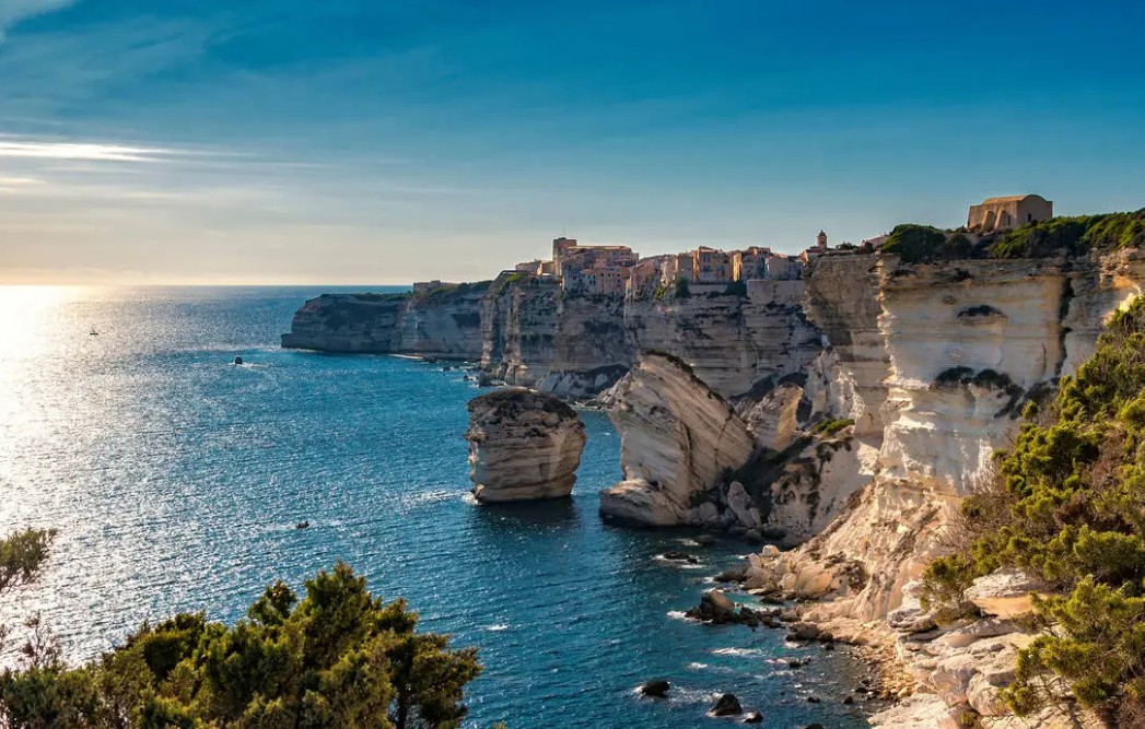 CIRCUIT-MERVEILLES-DE-CORSE-LA-ROCHELLE-VOYAGES-BONIFACIO