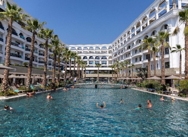 ALBANIE-SEJOUR-FAFA-AQUA-PALACE-PISCINE-LA-ROCHELLE-VOYAGES